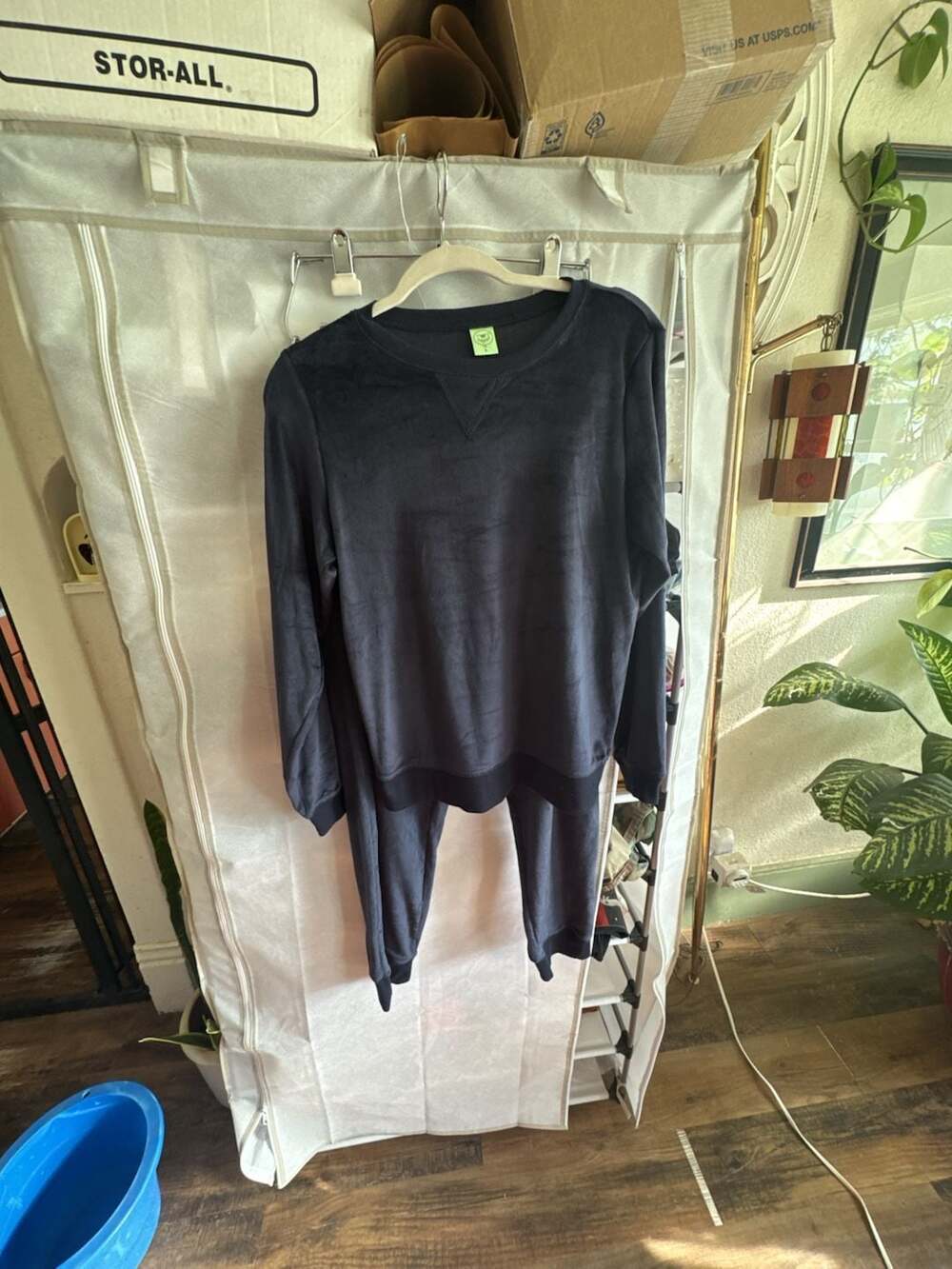 Size S Honeydew Intimates Velour Long Sleeve Crewneck Pajama Lounge Set